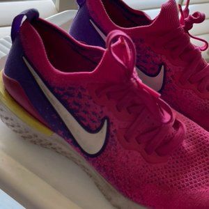 Nike Women's Epic React Flyknit 2 Running Shoes